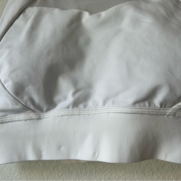 Lululemon Bra Womens 8 White Lightweight Cross Strappy Yoga Gym Athleisure - Picture 3 of 8